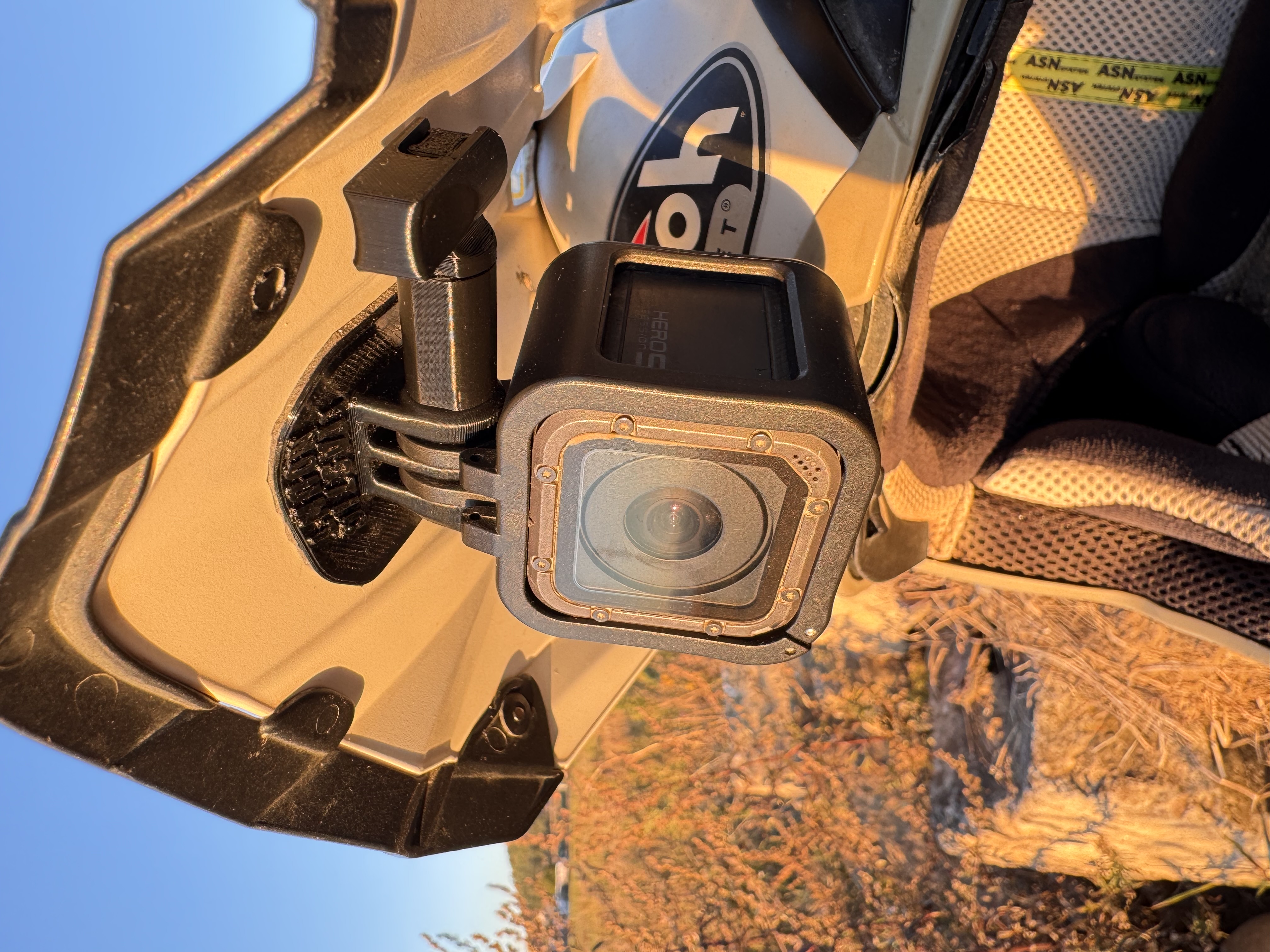 ELASTIC MOUNT