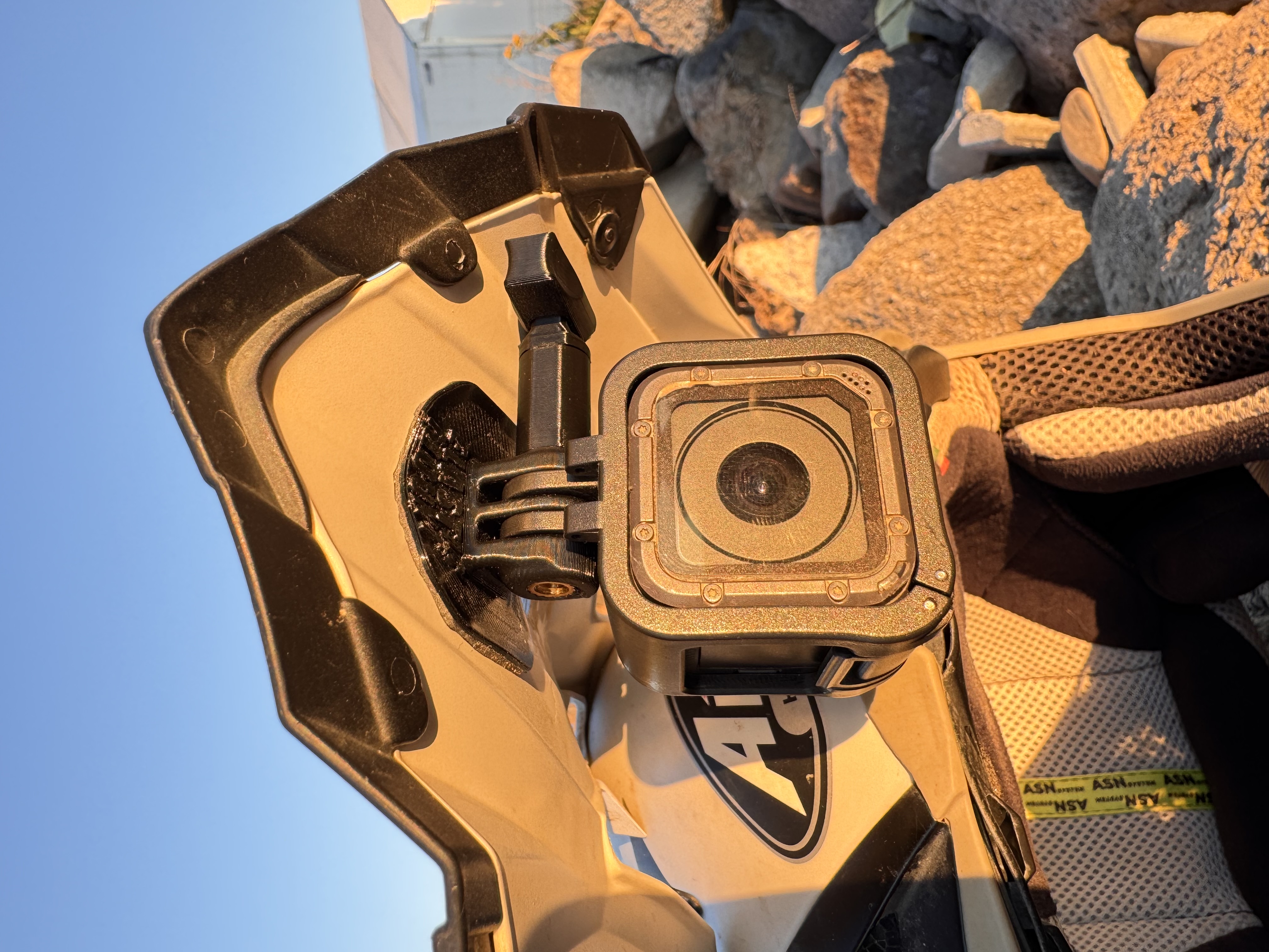 ELASTIC MOUNT