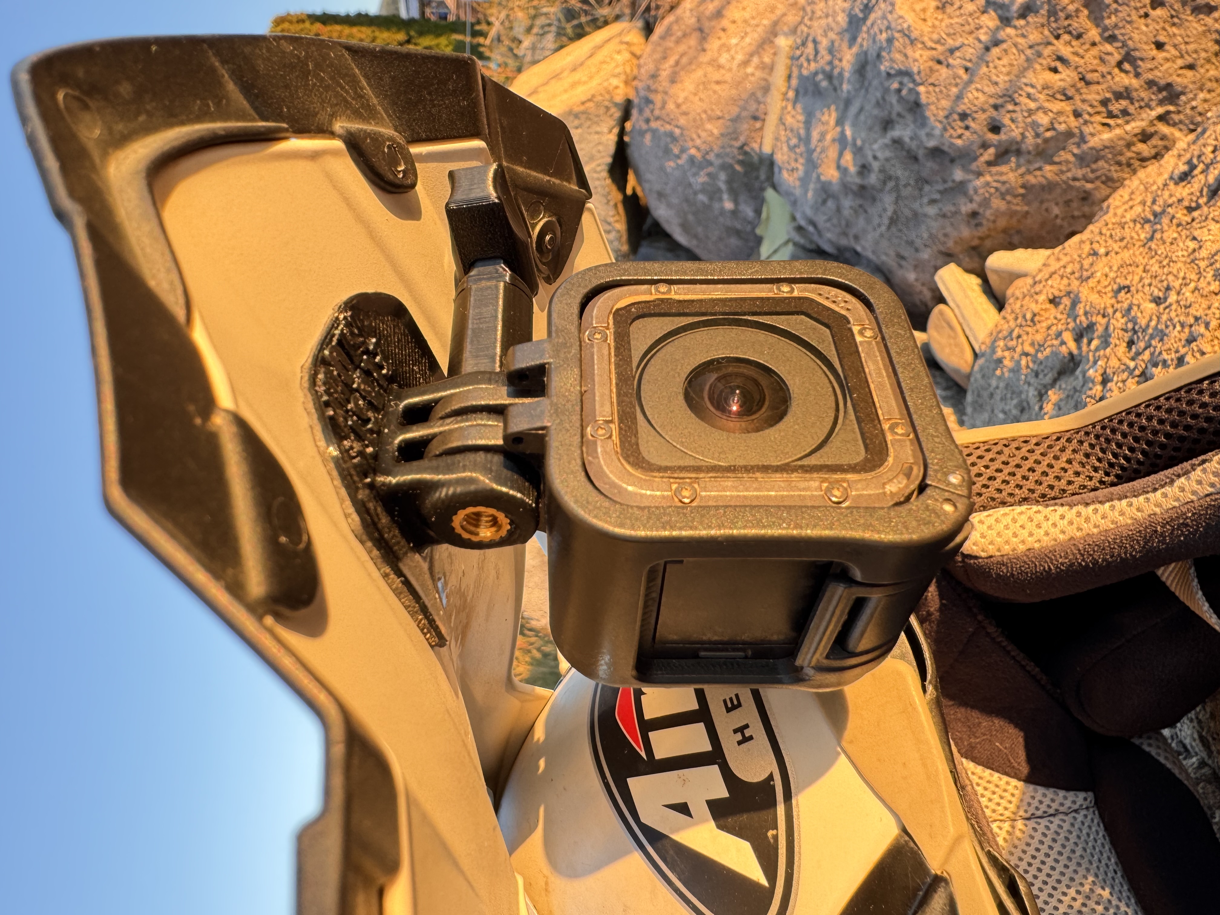 ELASTIC MOUNT